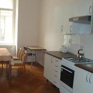 https://gallery-hostel.praguehotelsweb.com